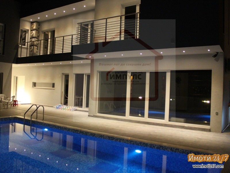 ВПЕЧАТЛИВА И ПРОСТРАНА КУЌА НА ИДЕАЛНА ЛОКАЦИЈА