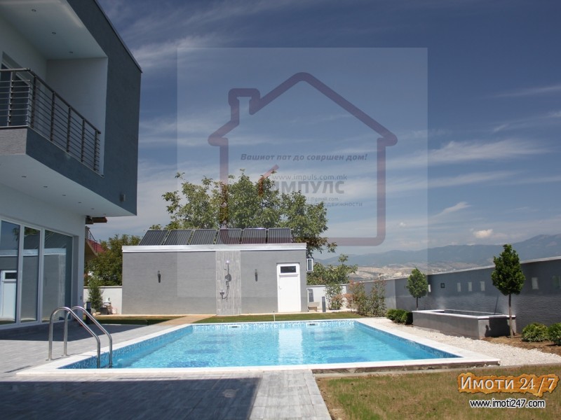 ВПЕЧАТЛИВА И ПРОСТРАНА КУЌА НА ИДЕАЛНА ЛОКАЦИЈА