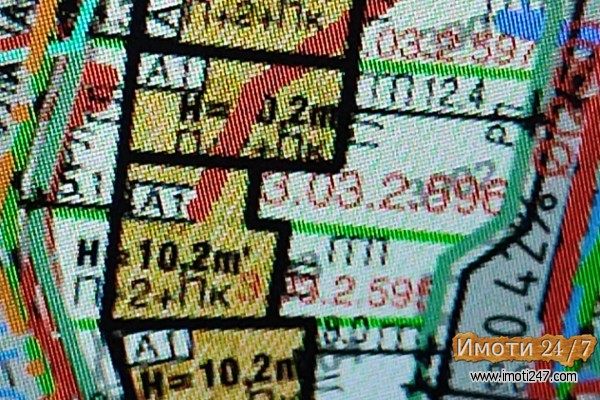 Продавам плац од 99м2 во Тафталиџе 2 со стара куќа од 40м2 согласно ДУП 