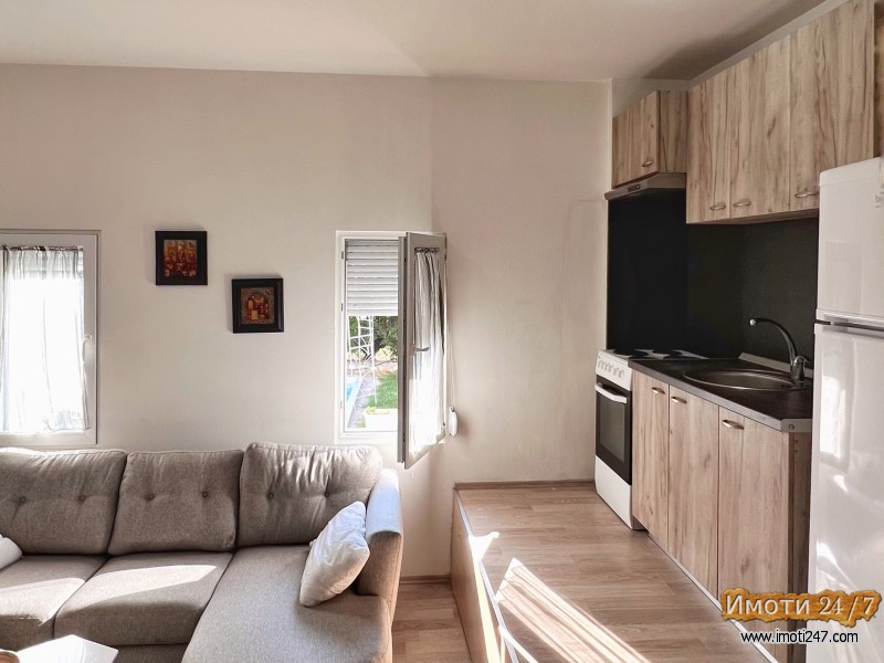 Izdavam dvosoben namesten stan - zakup i smetki = 20000den