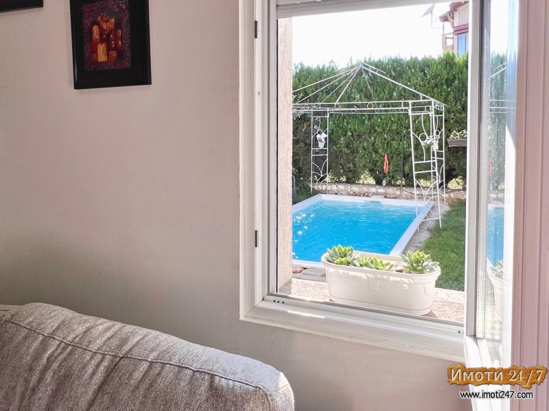 Izdavam dvosoben namesten stan - zakup i smetki = 20000den