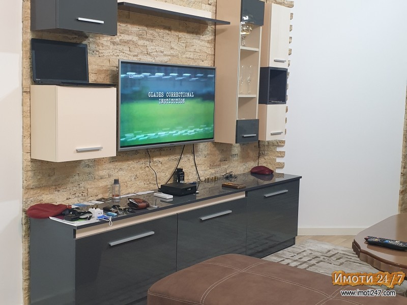 Se prodava luksuzen namesten stan na vodno panorama 48 m2