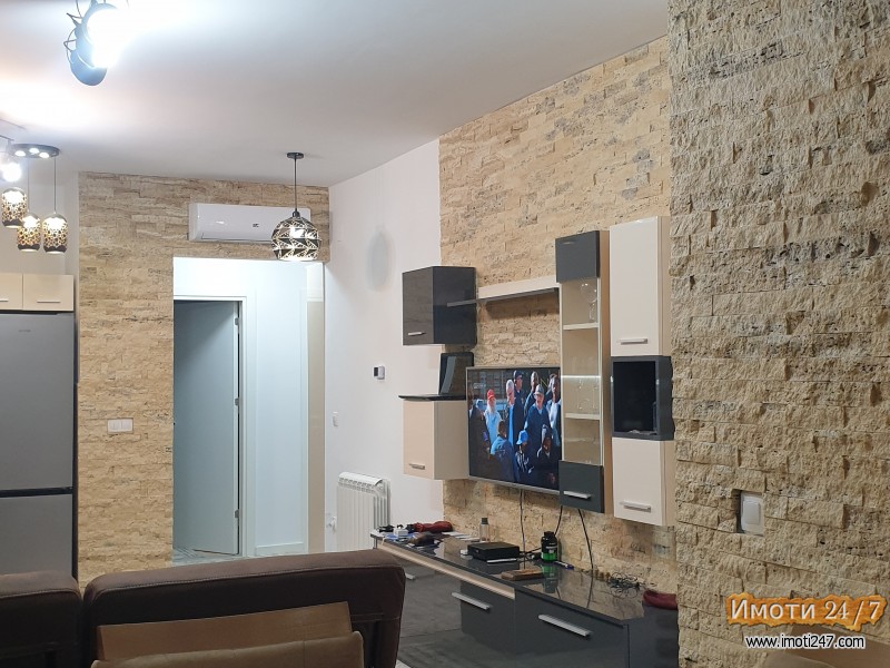 Se prodava luksuzen namesten stan na vodno panorama 48 m2