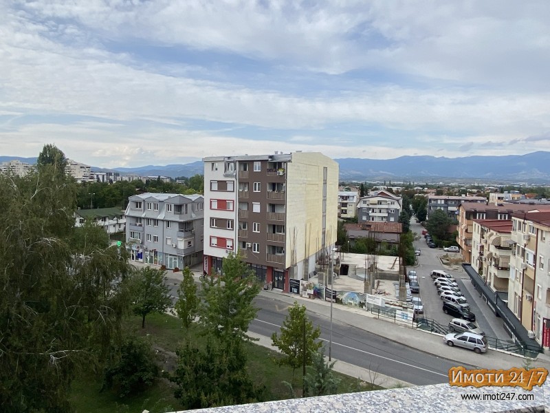 Се изнајмува модерен стан во Хром