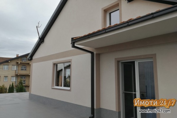 Prodavam kukja vo naselba Cento 100m2 + potkrovje + magacin