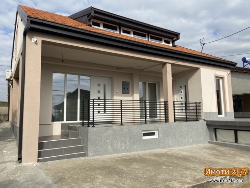 Prodavam kukja vo naselba Cento 100m2 + potkrovje + magacin