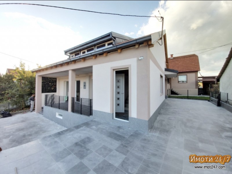 Prodavam kukja vo naselba Cento 100m2 + potkrovje + magacin