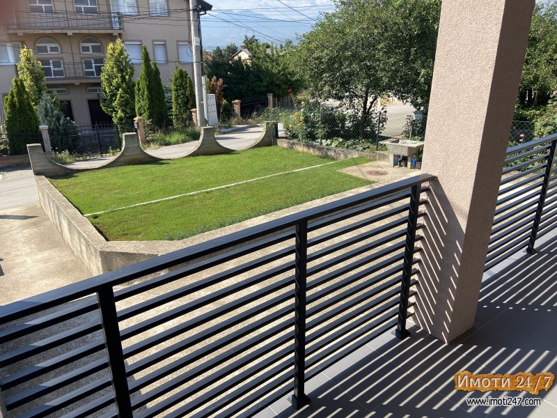 Prodavam kukja vo naselba Cento 100m2 + potkrovje + magacin