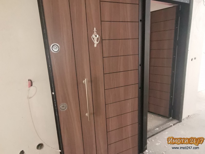 SE PRODAVA 45m2 CENTAR - ZAD HOTEL TINO