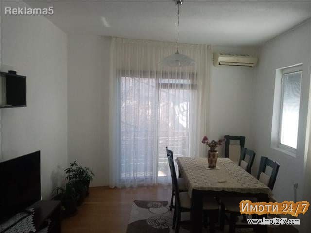 KUKA VO STARIOT DEL NA OHRID SO PREKRASEN POGLED NA EZEROTO I PLOSTADOT