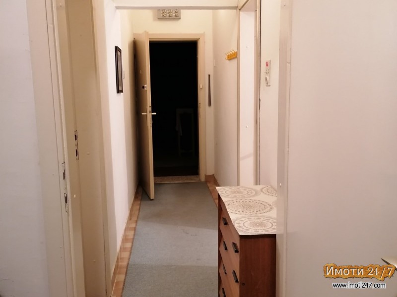 Стан 35м2 двособен високо поткровје 5 кат без лифт наместен за реновирање