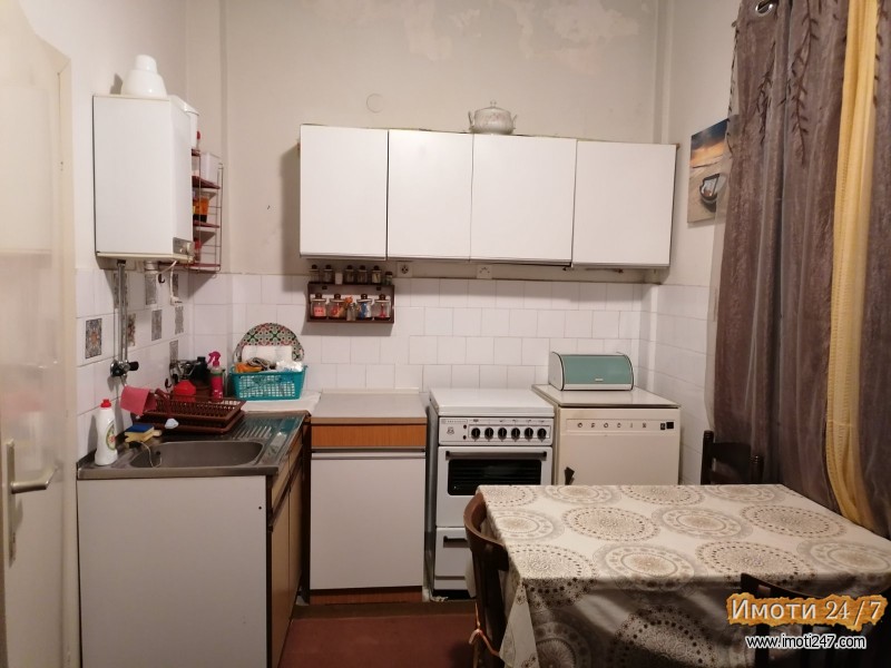 Стан 35м2 двособен високо поткровје 5 кат без лифт наместен за реновирање