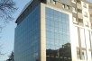 Издавам 70м2 деловен простор во атрактивна деловна зграда во Центар на Скопје со 3 просории
