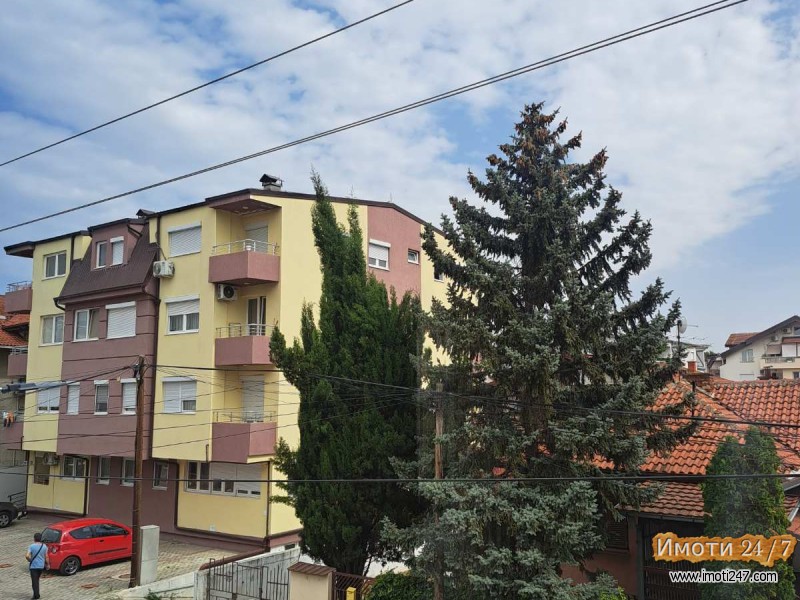 SE PRODAVA NOV TROSOBEN STAN VO HROMFARMAHEM