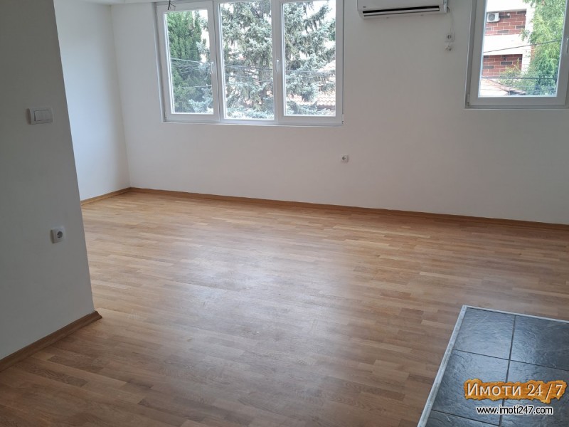 SE PRODAVA NOV TROSOBEN STAN VO HROMFARMAHEM