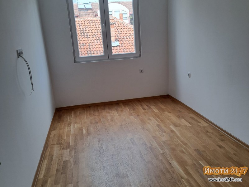 SE PRODAVA NOV TROSOBEN STAN VO HROMFARMAHEM