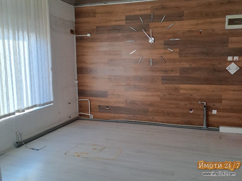 SE PRODAVA DELOVEN PROSTOR 57m2AERODROMSKOPJANKA