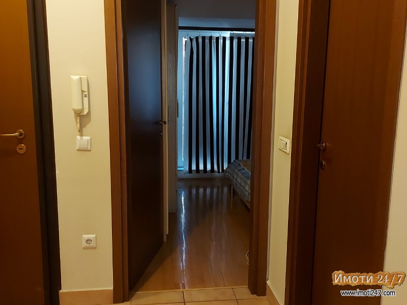 Se prodava stan vo Centar