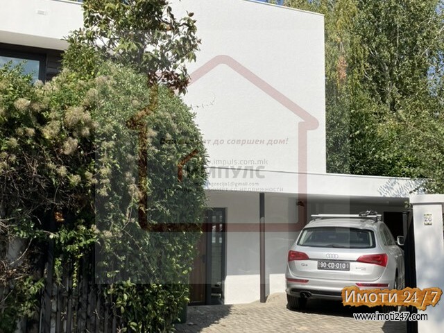 САМОСТОЈНА КУЌА СО БАЗЕН НА АТРАКТИВНА ЛОКАЦИЈАВОДНО