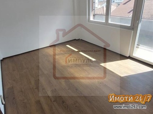 ATRAKTIVEN DELOVEN PROSTOR LOCIRAN VO CRNICE