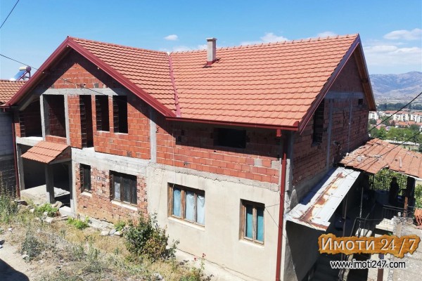 Се продава куќа со плац во Виница