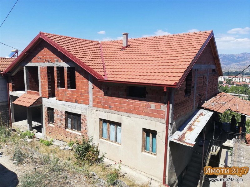 Се продава куќа со плац во Виница