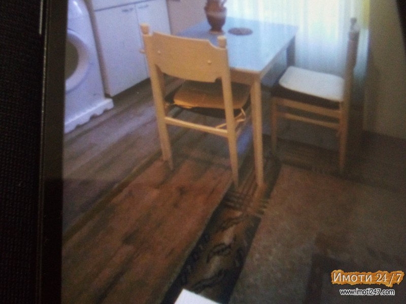 Се издава куќа во центар