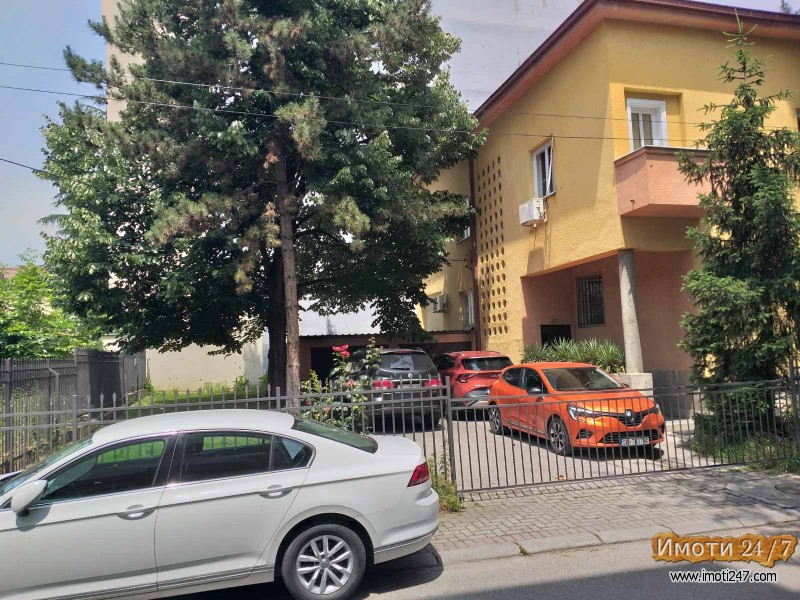ИЗДАВАМ ДЕЛОВЕН КАНЦЕЛАРИСКИ ПРОСТОР ВО ЦЕНТАР 50м2