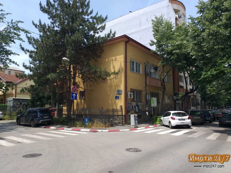 ИЗДАВАМ ДЕЛОВЕН КАНЦЕЛАРИСКИ ПРОСТОР ВО ЦЕНТАР 50м2