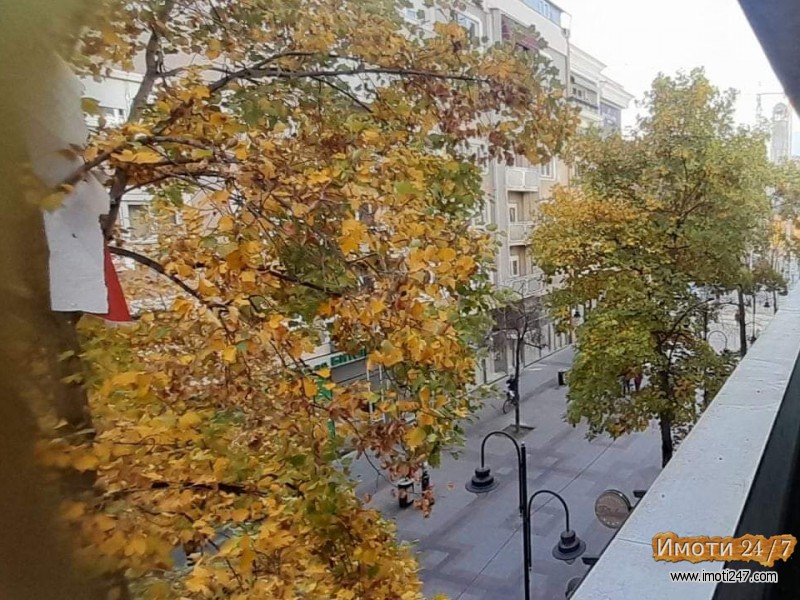 Издавам реновиран стан на плоштадул Македонија