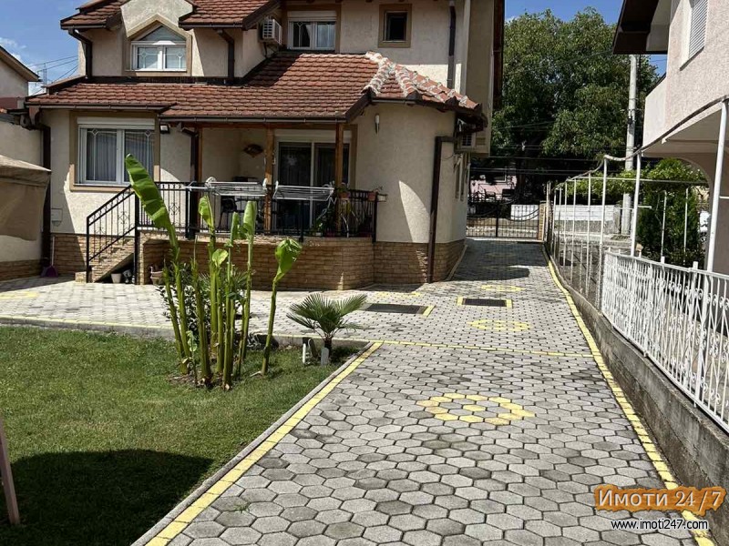 Se prodava preubava Kukja vo Cento
