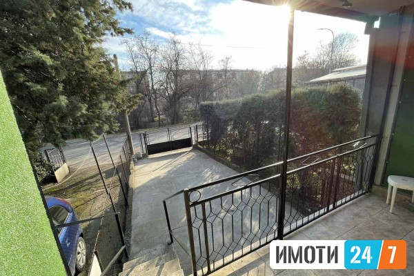 Се продава куќа во населба Ченто Скопје на улица Методија Андонов - Ченто 