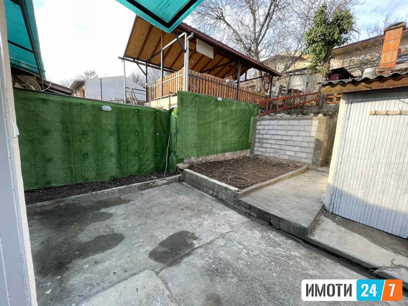 Се продава куќа во населба Ченто Скопје на улица Методија Андонов - Ченто 