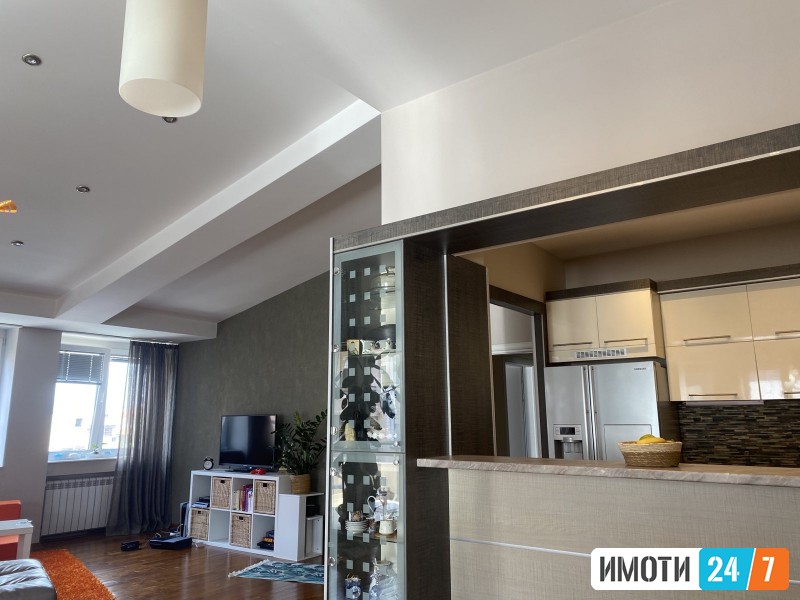 Pure Elegance A Luxurious haven with panoramic Views and Opulent living
