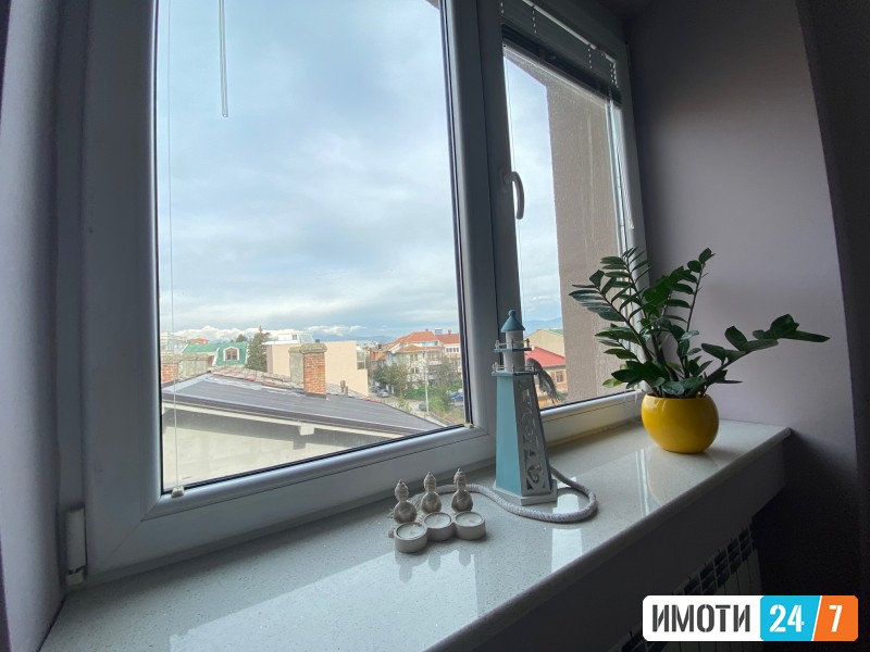 Pure Elegance A Luxurious haven with panoramic Views and Opulent living