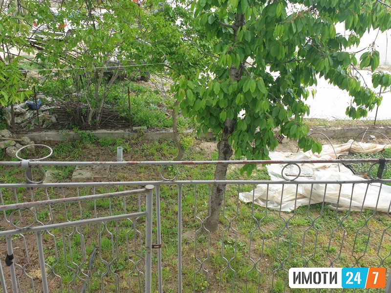 Се продава куќа постар тип