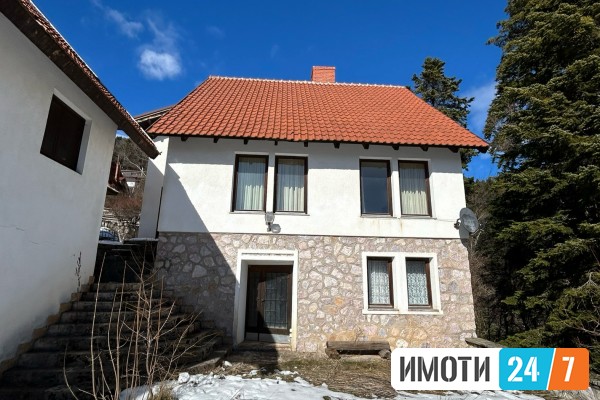 Se prodavaat dve vikendici vo Mavrovo - Mavrovi Anovi 