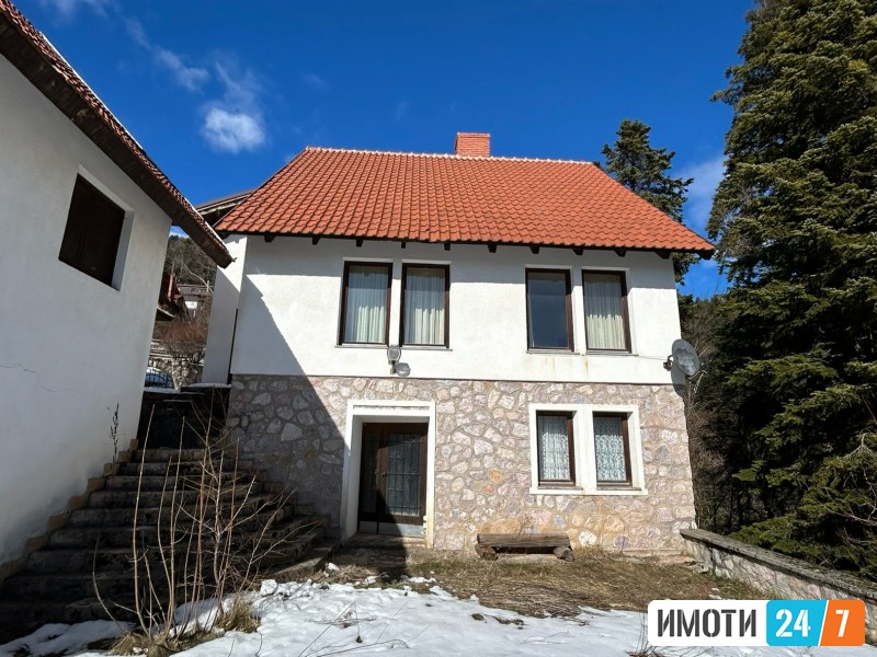 Se prodavaat dve vikendici vo Mavrovo - Mavrovi Anovi 