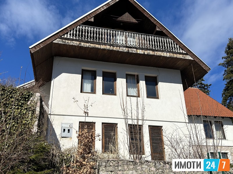 Se prodavaat dve vikendici vo Mavrovo - Mavrovi Anovi 