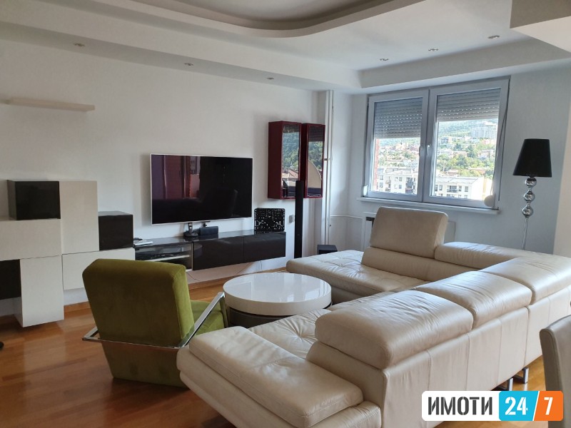 TROSOBEN STAN NA ATRAKTIVNA LOKACIJA VO CENTARKAPISTEC