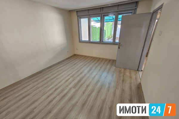 Се продава куќа во населба Ченто Скопје на улица Методија Андонов - Ченто