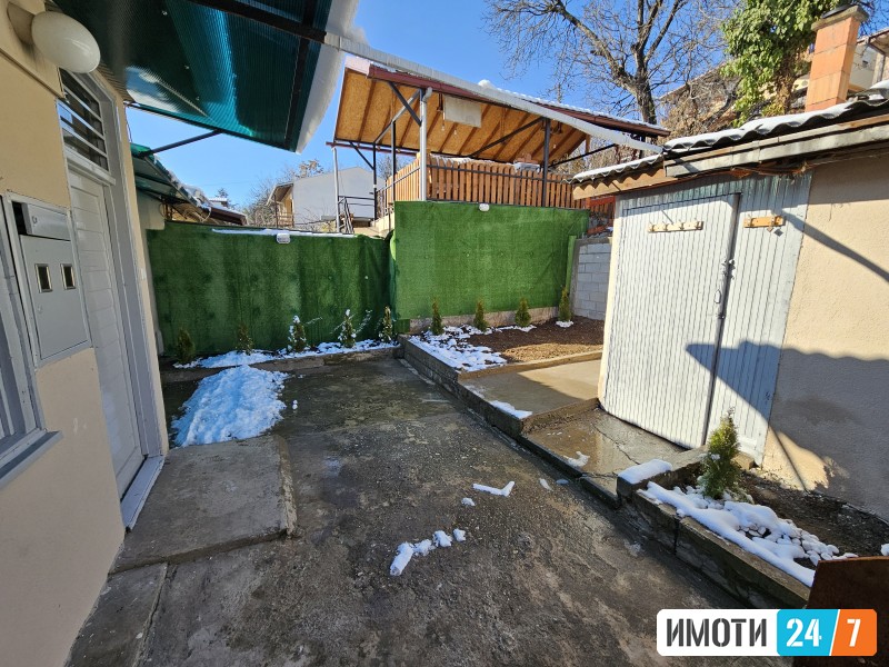 Се продава куќа во населба Ченто Скопје на улица Методија Андонов - Ченто