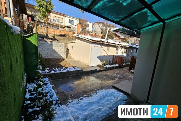 Се продава куќа во населба Ченто Скопје на улица Методија Андонов - Ченто 