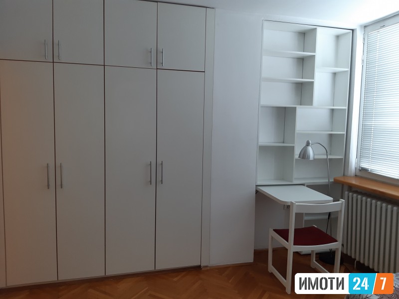 ИЗНАЈМУВАМ СТАН  ВО СТРОГ ЦЕНТАР СО ПРЕКРАСЕН ПОГЛЕД НА СКОПЈЕ