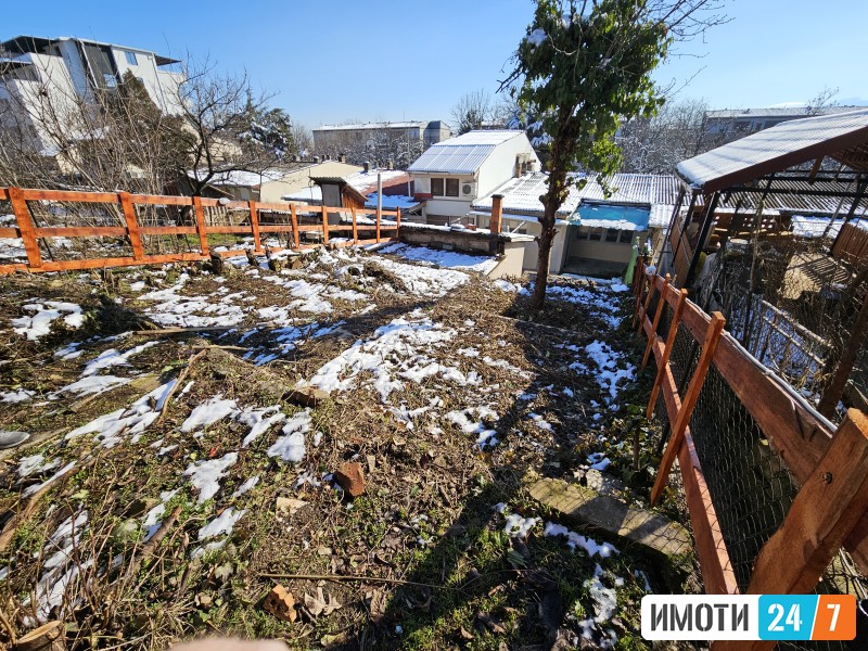 Се продава куќа во населба Ченто Скопје на улица Методија Андонов - Ченто