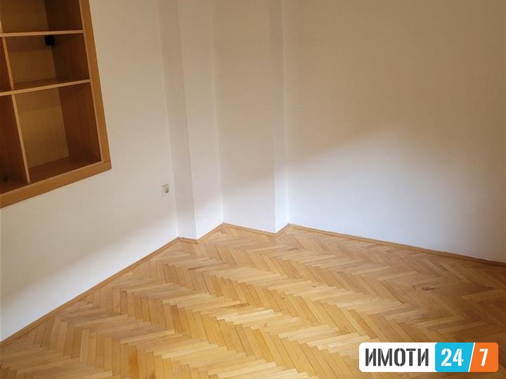 Се продава стан 75м2 Автокоманда