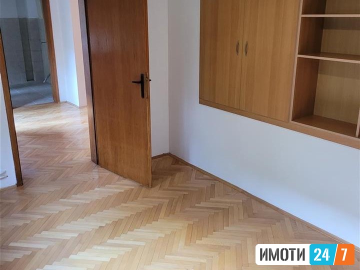 Се продава стан 75м2 Автокоманда