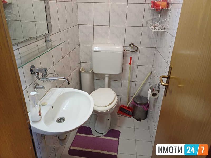 Се Издава