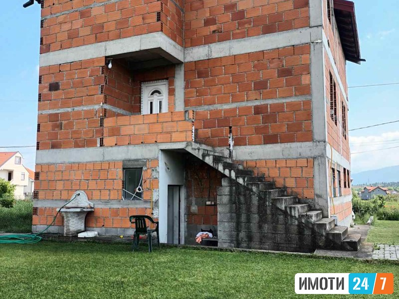 Се продава куќа 210м2 Радишани
