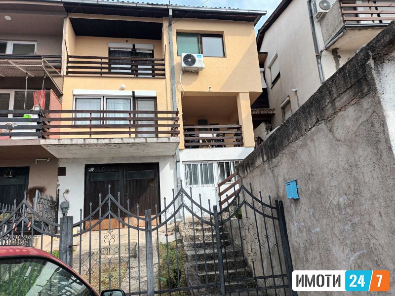 Се продава барака со доградба Радишани